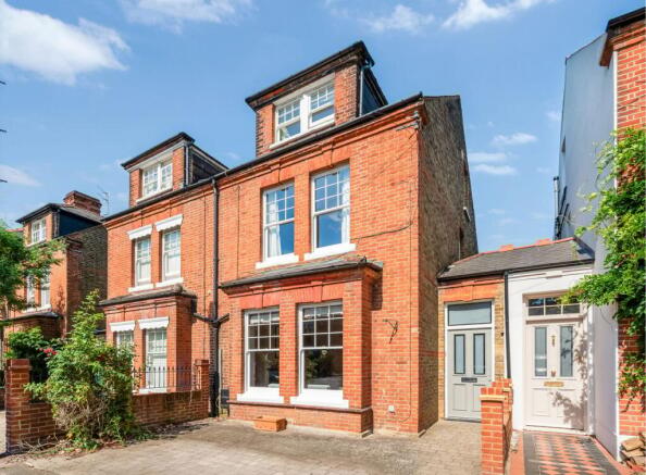 4 bed property, in Springfield Meadows, £1,275,000