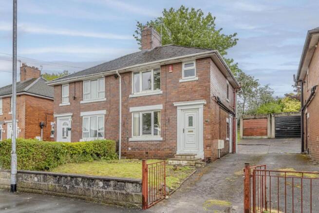 3 bed property, in Ballinson Road, £100,000