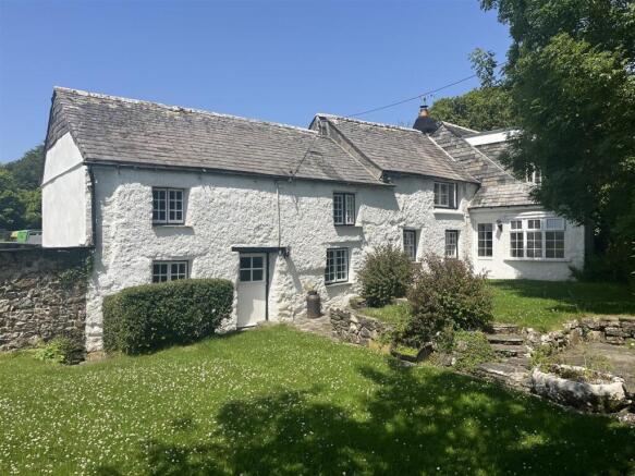 4 bed property, in Lanhainsworth, £395,000