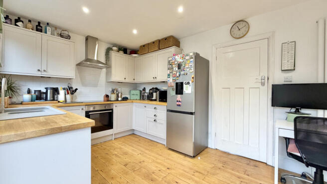 2 bed property, in Mantle Street, £264,500