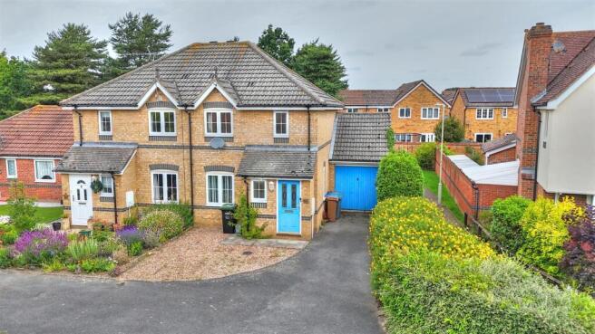 3 bed property, in The Lloyds, £285,000