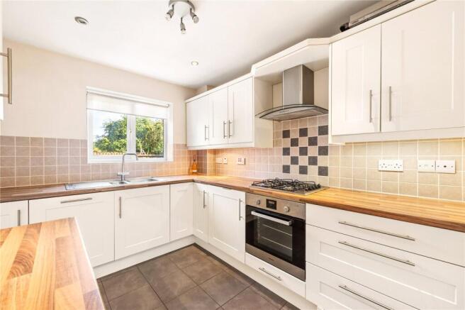 4 bed property, in Westerleigh Road, £475,000