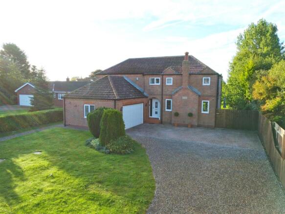 5 bed property, in Main Street, £650,000