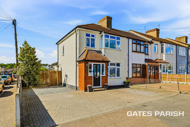 3 bed property, in Benets Road, £550,000