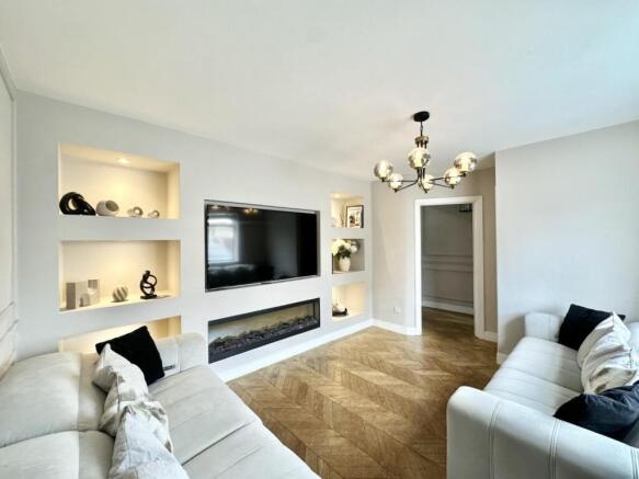 4 bed property, in Birch Avenue, £575,000