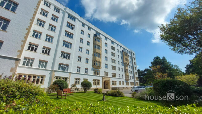 1 bed property, in Pine Grange, £150,000