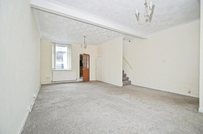 2 bed property, in William Street, £120,000