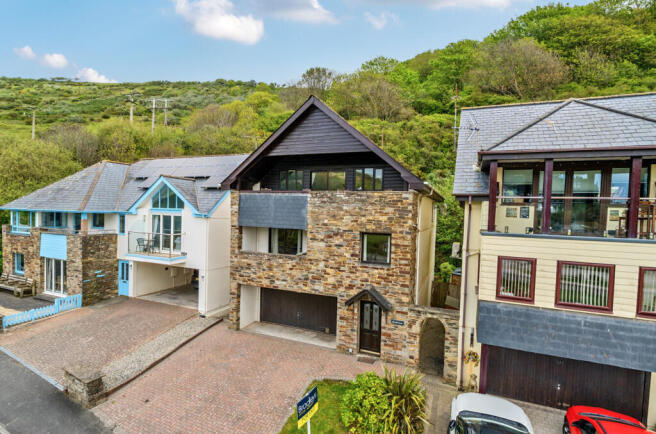 4 bed property, in Tregunnick Lane, £725,000