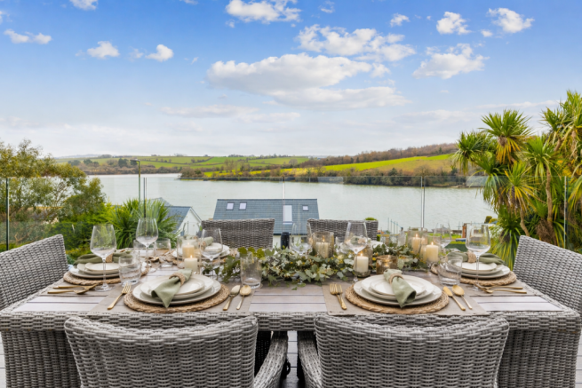 4 bed property, in 7 Lower Warren Road, £1,350,000