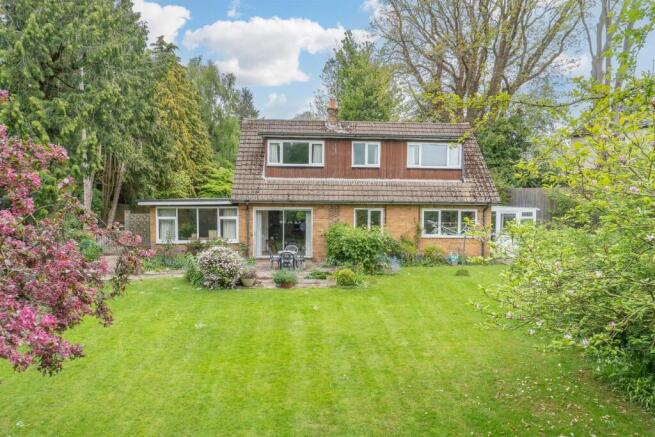 4 bed property, in Livesey Road, £495,000