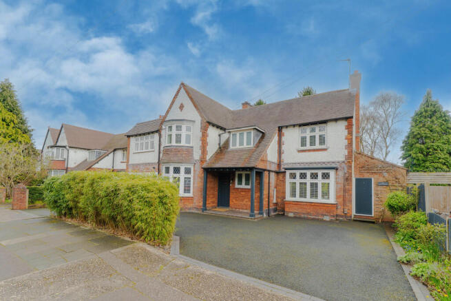 4 bed property, in Elmdon Road, £895,000