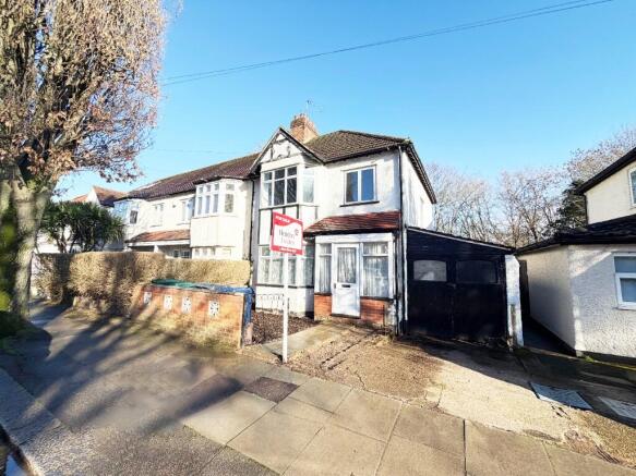 3 bed property, in Kings Close, £750,000