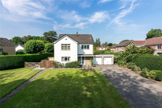 4 bed property, in Warwick Close, £900,000