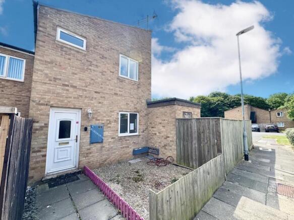 3 bed property, in Woodford Walk, £75,000