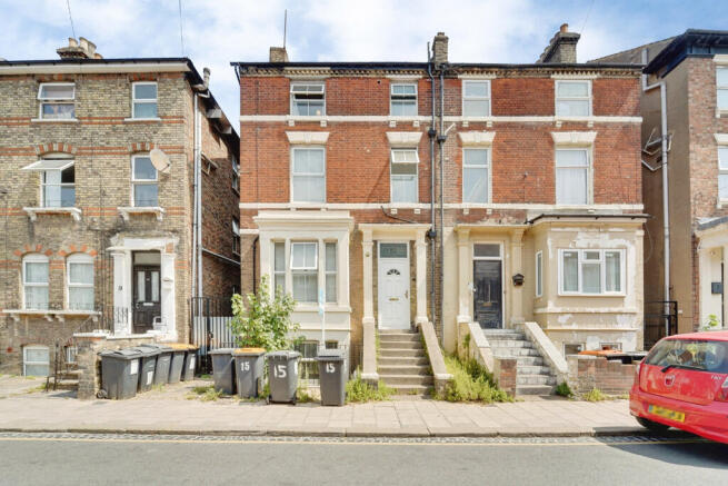 6 bed property, in Alexandra Road, £480,000