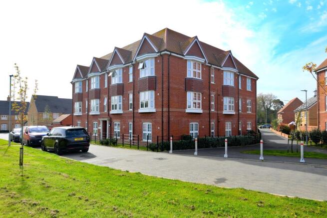 2 bed property, in Moye Close, £317,500