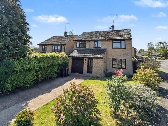 4 bed property, in Oaklea, £400,000