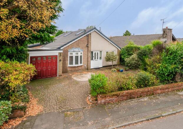2 bed property, in Hallmoor Close, £350,000
