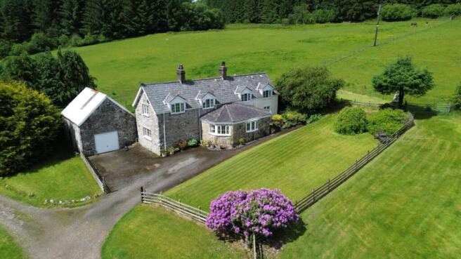 3 bed property, in Betws Gwerfil Goch, £795,000