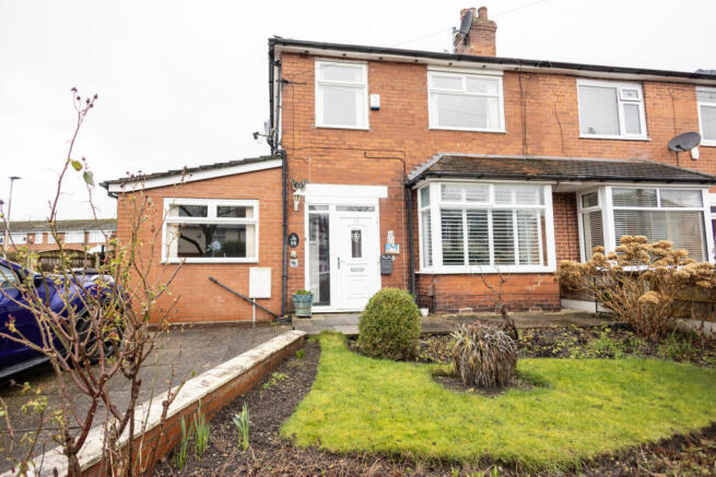 3 bed property, in Rivington Grove, £360,000