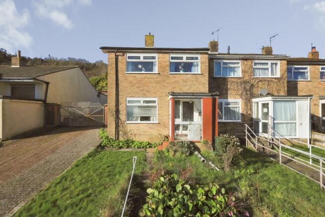 2 bed property, in Burrow Down, £250,000