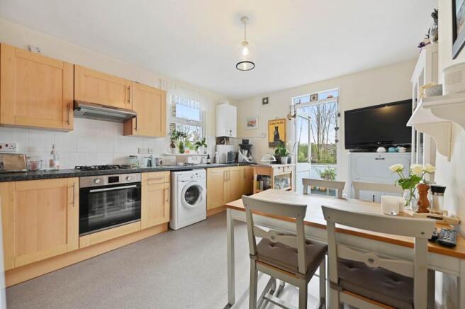 5 bed property, in Gleneagle Road, £850,000