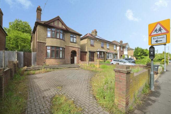 4 bed property, in Park Road, £750,000