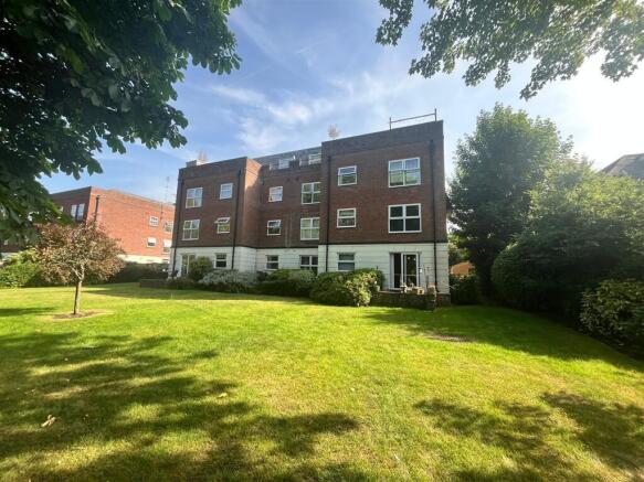 2 bed property, in London Road, £359,000