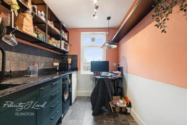 1 bed property, in Arden Estate, £275,000