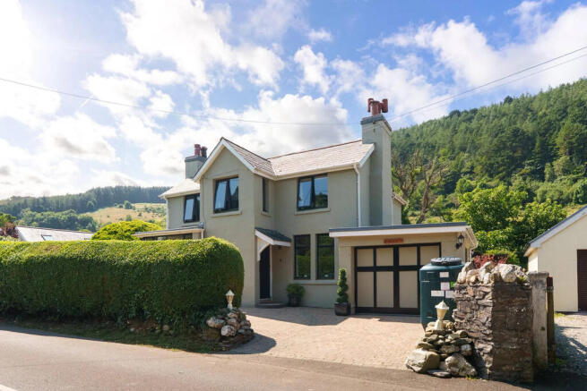 3 bed property, in The Croft, £749,500