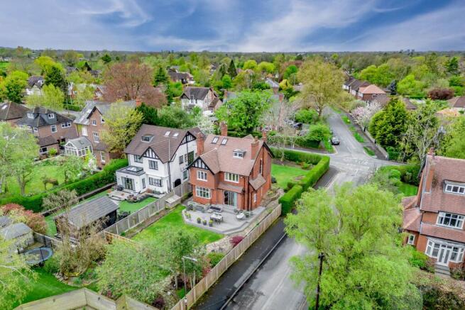 5 bed property, in Woodford Road, £1,000,000