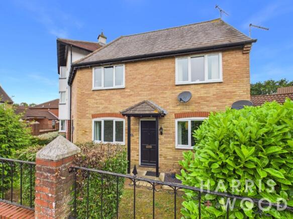 1 bed property, in Dale Close, £120,000