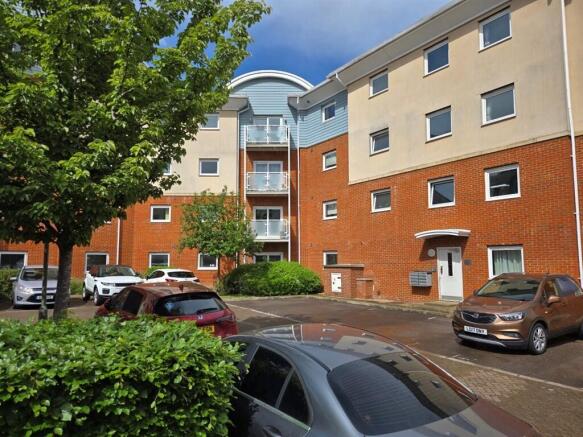 2 bed property, in Burrage Road, £155,000
