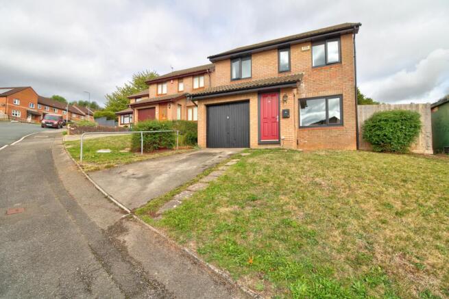 3 bed property, in Kier Hardie Drive, £260,000