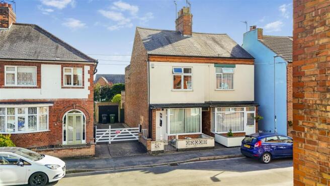 3 bed property, in Mansfield Street, £290,000