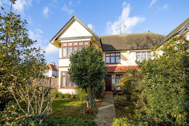 4 bed property, in Southchurch Boulevard, £550,000