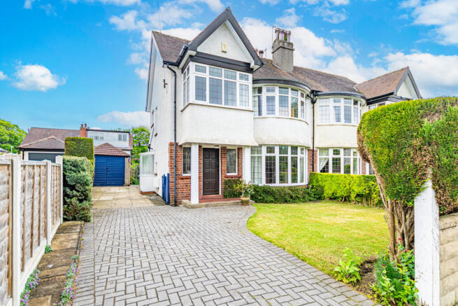 3 bed property, in Falkland Crescent, £425,000