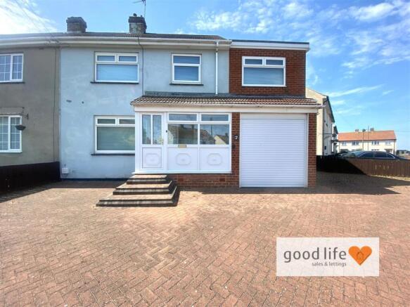 4 bed property, in Larch Avenue, £199,995