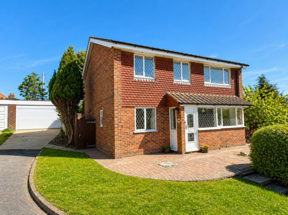 4 bed property, in Rustic Close, £475,000