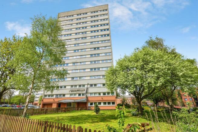 2 bed property, in Civic Close, £125,000