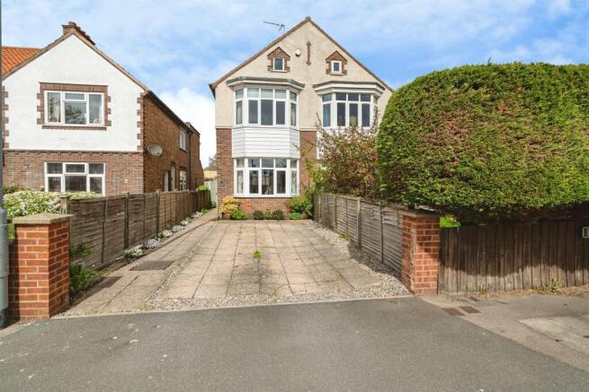 2 bed property, in Burgh Road, £220,000