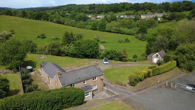 3 bed property, in Lower House, £385,000