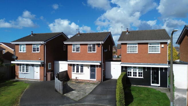 2 bed property, in Wayfarers Drive, £285,000