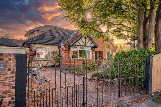 5 bed property, in Woodlands Road, £650,000