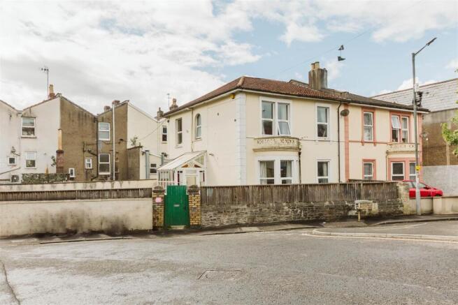 5 bed property, in North Road, £625,000