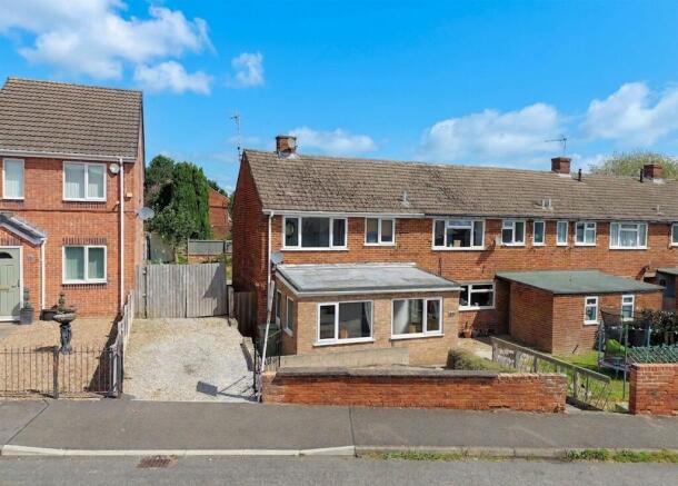 2 bed property, in Springvale Close, £140,000