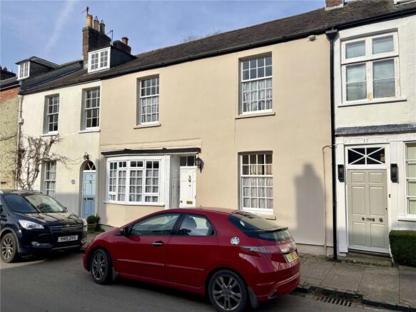 3 bed property, in Long Street, £385,000