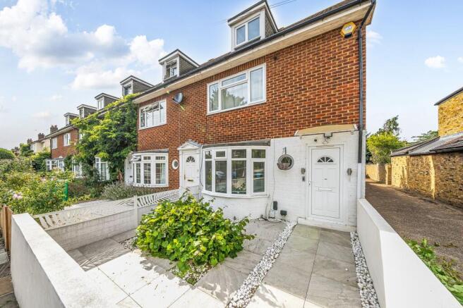 3 bed property, in Lock Road, £900,000