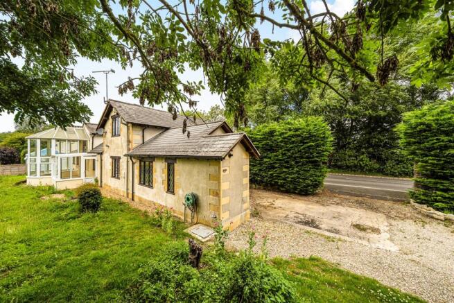 1 bed property, in Malmsbury Road, £275,000