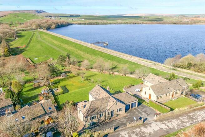 4 bed property, in Reservoir Side Road, £700,000